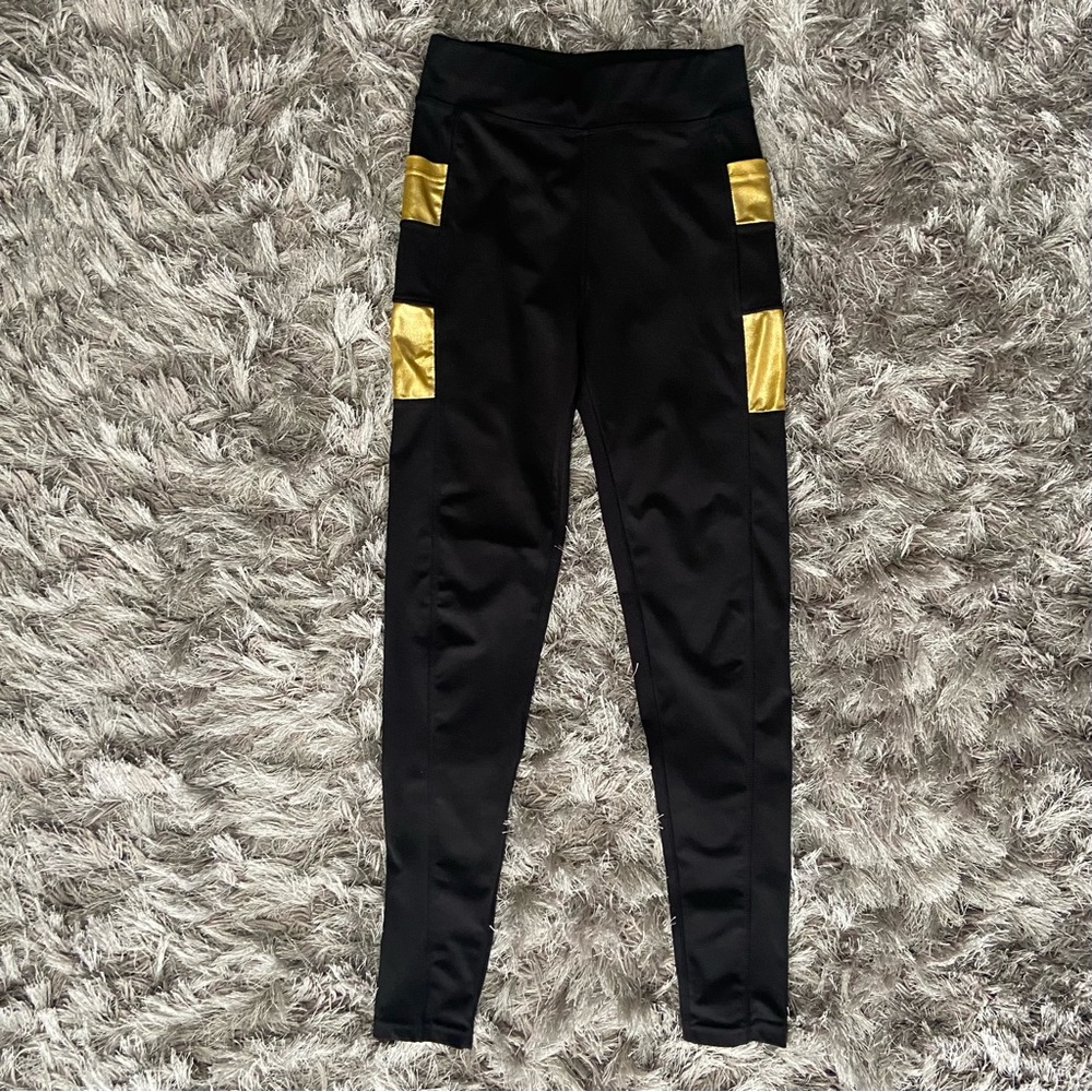 POP Fit Women Ankle Length Leggings in Black and Gold. Size M.